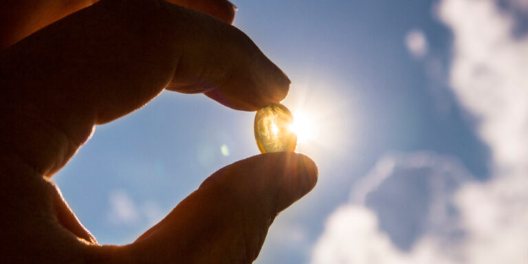 Lee más sobre el artículo Vitamina D, lo que se sabe y falta por saber sobre los beneficios y riesgos de la hormona “del sol”