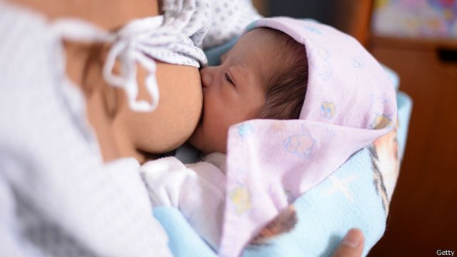 Estudios indican, que el tiempo que un bebe sea amamantado puede afectar el resultado de sus exámenes en la adolescencia